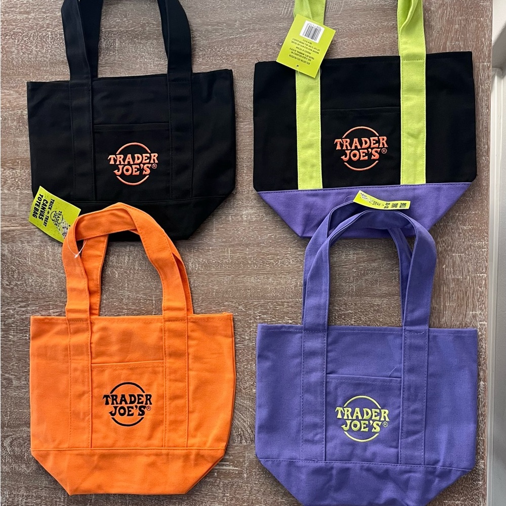Trader Joe’s Mini Halloween Tote Bags (Set of 4), New with Tags 🎃 👻 🧛